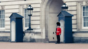 Garde devant Buckingham Palace